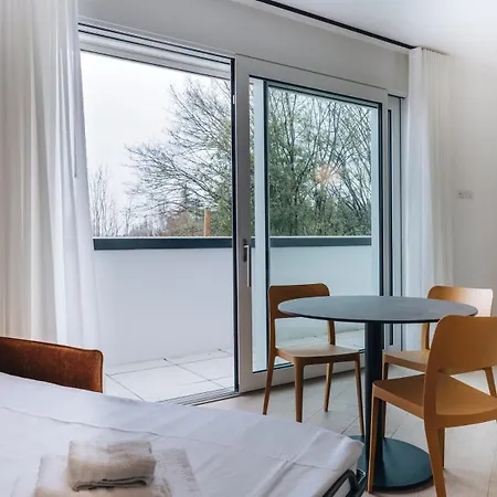 - Ca' Sette Airport Apartment