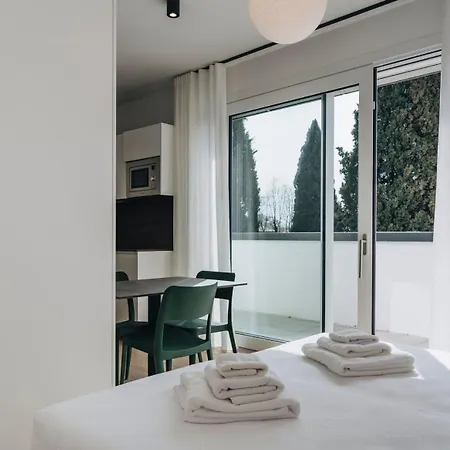 - Ca' Sette Airport Apartment *